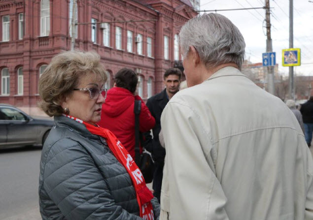 Саратов. Депутат-коммунист Ольга Алимова провела встречу с избирателями