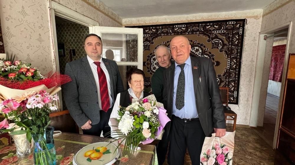 Крымское республиканское отделение КПРФ поздравило ветерана партии