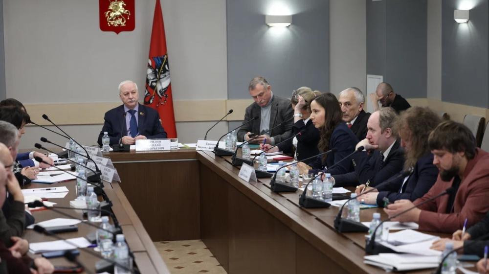 Коммунисты в Мосгордуме провели круглый стол по теме «Повышение эффективности работы органов местного самоуправления в Москве»