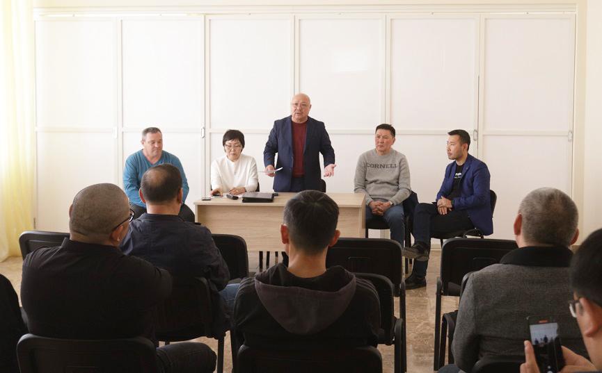 Депутаты Народного Хурала Калмыкии провели встречу с жителями поселка Комсомольский