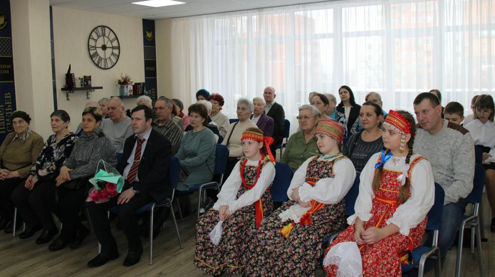Рязанские депутаты-коммунисты поздравили рязаночек с Международным женским Днем 8 Марта