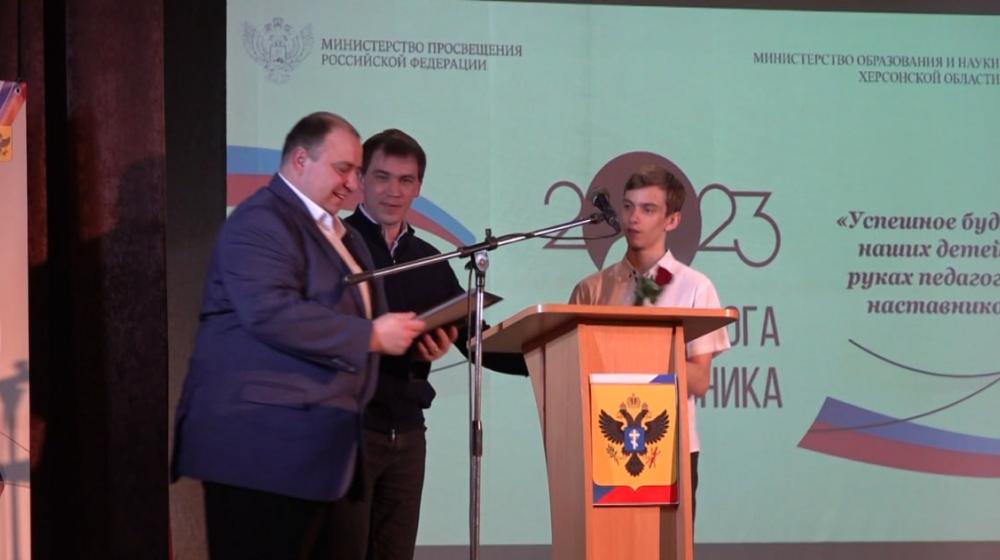 По представлению сенатора А.М. Гибатдинова педагогов Херсонской области наградили Благодарственными письмами Комитета Совета Федерации по науке, образованию и культуре
