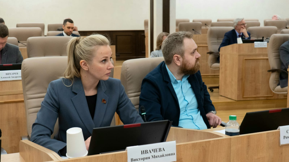 Депутаты городской думы Екатеринбурга от партии КПРФ голосовали против повышения зарплаты главе города и председателю думы