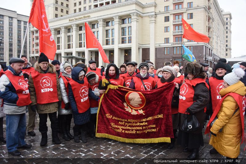 Возложение венков и цветов к Могиле Сталина и Мавзолею Ленина