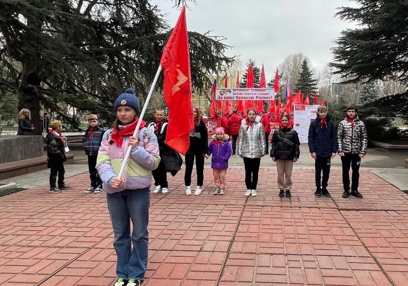 Крымские пионеры приняли участие в акции Союзной патриотической эстафеты