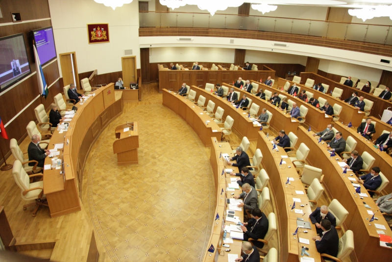Свердловская область. Коммунисты потребовали на отчет министра ЖКХ, главу РЭК и директора фонда капремонта