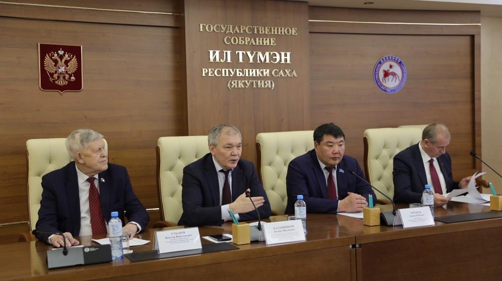 Леонид Калашников встретился с депутатами Государственного Собрания (Ил Тумэн) Республики Саха (Якутия)