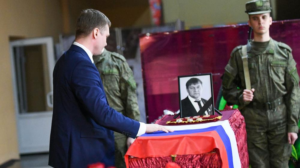 В Хакасии с воинскими почестями похоронили депутата Верховного Совета республики Дмитрия Иванова, погибшего при выполнении боевого задания в зоне СВО