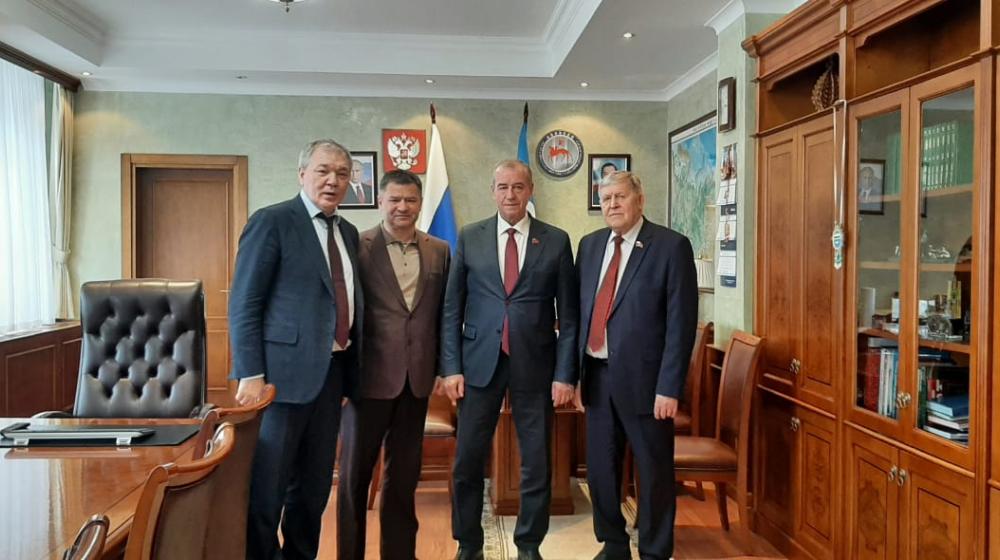Леонид Калашников провел встречу с председателем Правительства Республики Саха (Якутия)