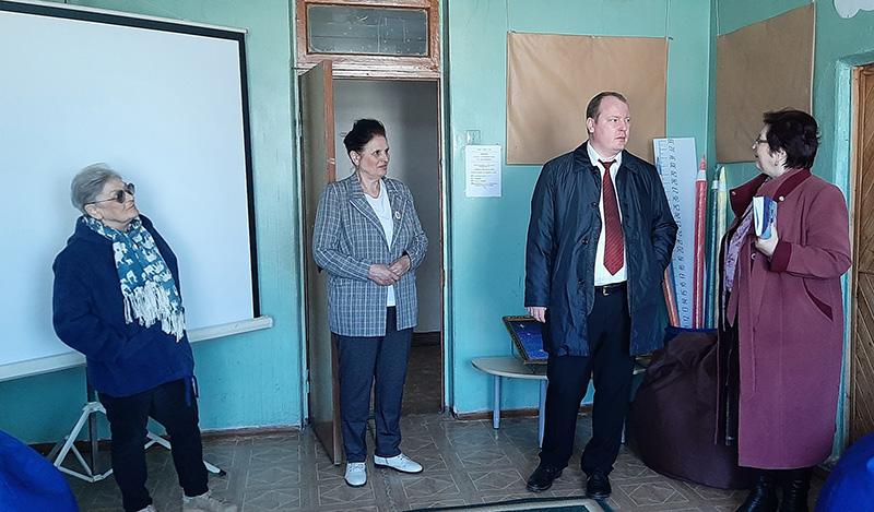 Лидер ивановских коммунистов Александр Бойков провёл рабочий день в Лухском районе