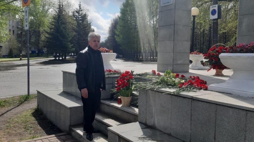 В Ульяновске прошло возложение цветов в память о ликвидаторах аварии на Чернобыльской АЭС