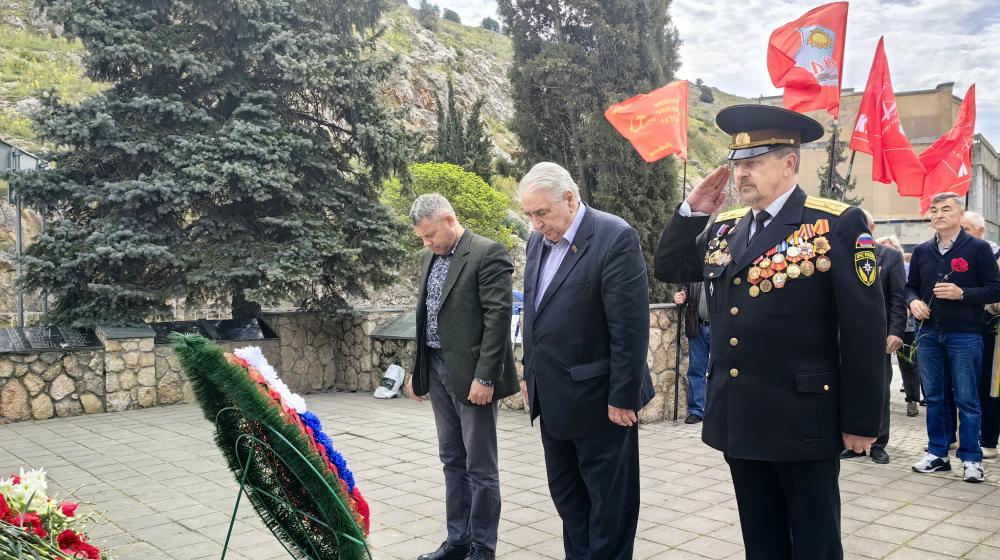 Севастополь. Активисты КПРФ почтили память Героев Балаклавы