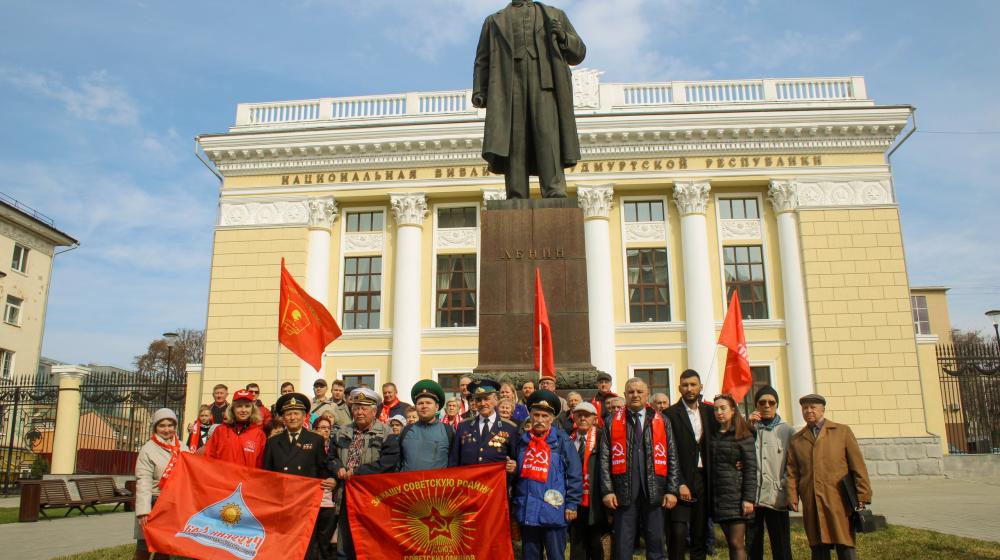 Коммунисты из Удмуртии требуют отменить драпировку Мавзолея В.И. Ленина