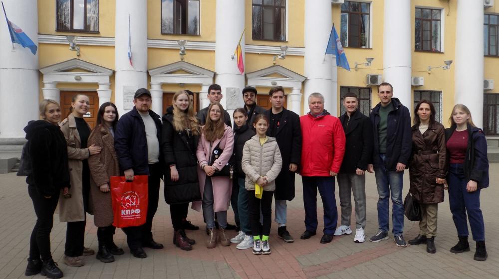 Депутат Сергей Гаврилов и Воронежский обком КПРФ дали старт циклу экскурсий школьников и молодежи в музеи Воронежа