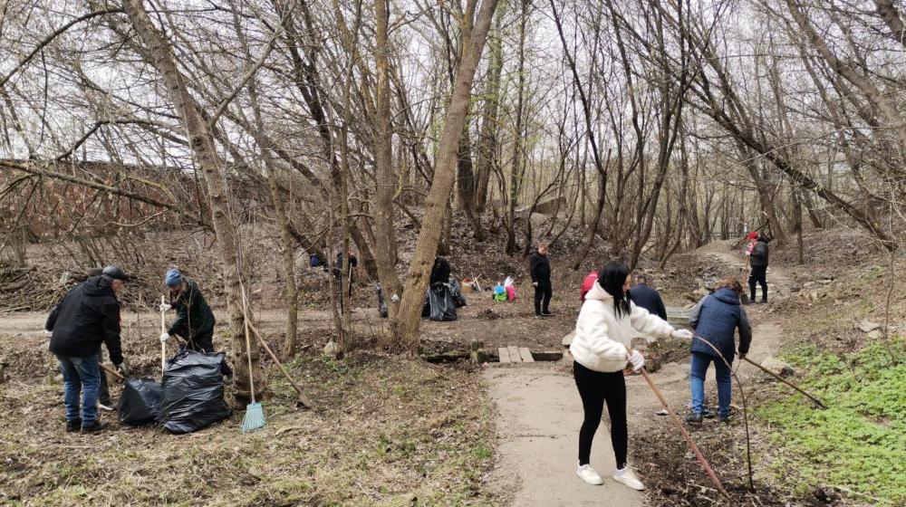 В Туле силами коммунистов приведена в порядок территория вокруг Серебровского родника