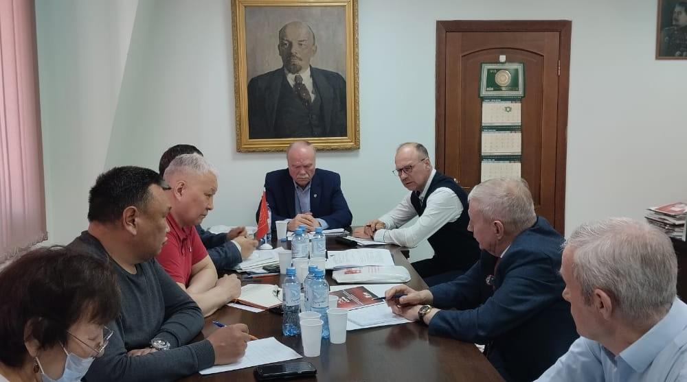 Партийные контролеры обменялись опытом