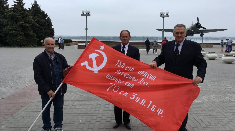В День Знамени Победы Сталинградские коммунисты встали на «Вахту Памяти»