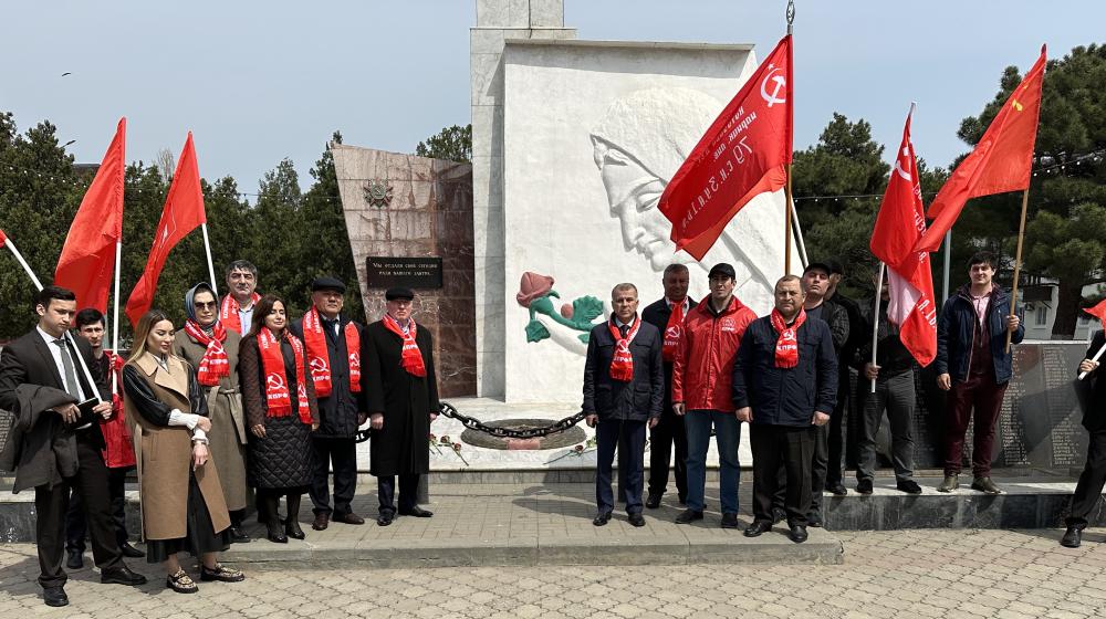 Республика Дагестан. Автопробег КПРФ в День космонавтики. «Чтобы стать «крылатым», нужно стремление к полету»