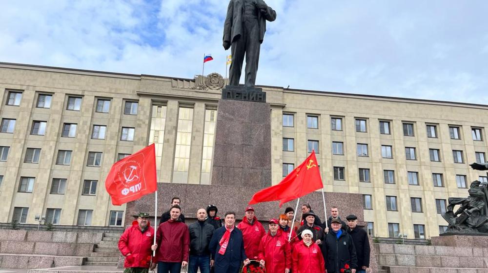 Лидер ставропольских коммунистов Виктор Гончаров: Все коммунисты края и большая часть ставропольчан решительно возражают против драпировки Мавзолея Ленина в День Победы!