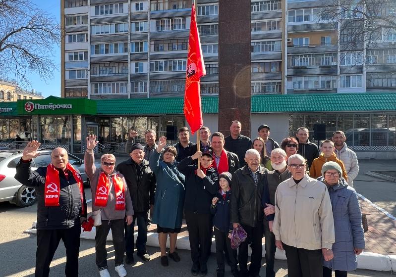 В Марий Эл возложили цветы Юрию Гагарину