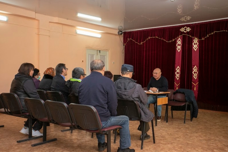 Лидер коммунистов Калмыкии Николай Нуров провел встречу с избирателями в поселке Кетченеры.
