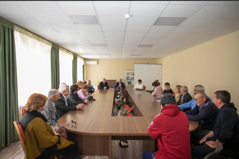 Глава коммунистов Калмыкии Николай Нуров провел встречу с избирателями в селе Троицкое