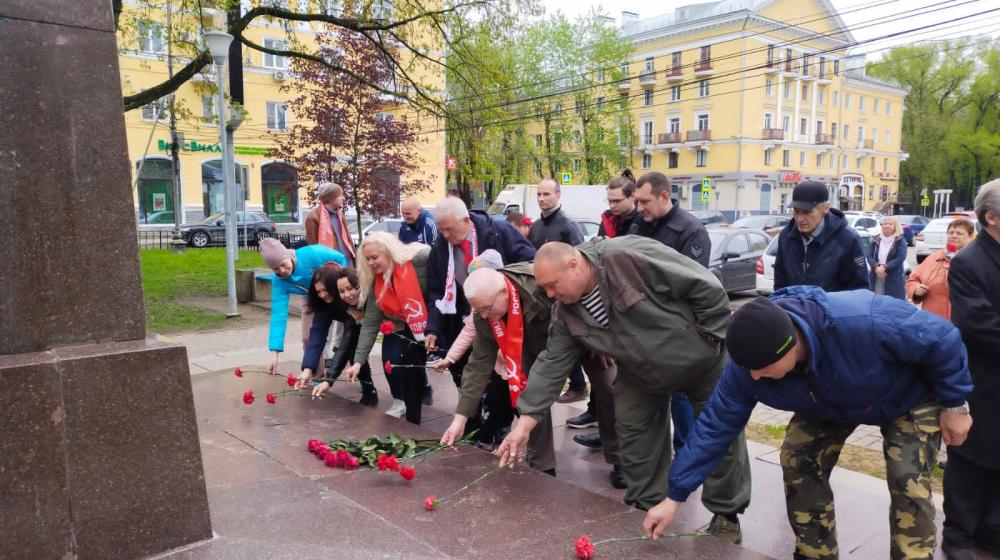 Подмосковные коммунисты: Слава Первомаю! Слава Труду!