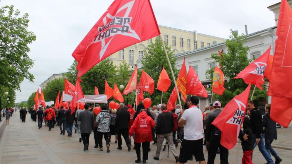 Пензенские коммунисты отметили Первомай шествием и митингом