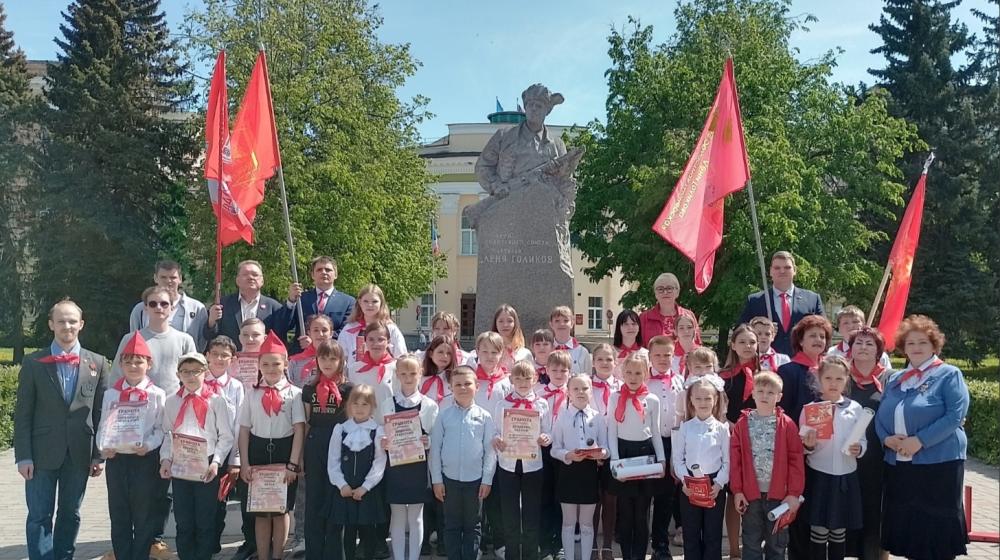 В Великом Новгороде прошла торжественная пионерская линейка