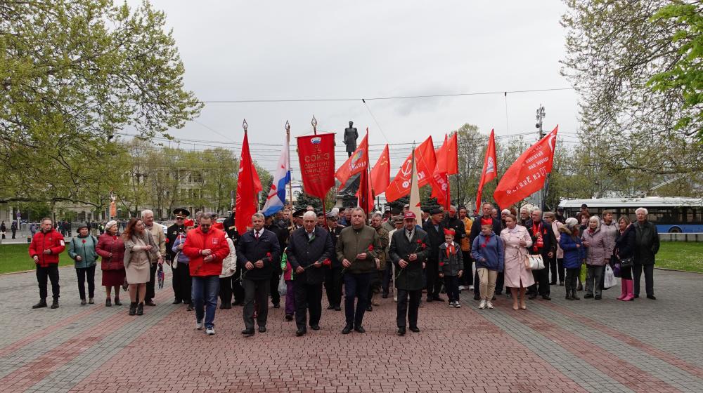 Коммунисты Севастополя отмечают Первомай