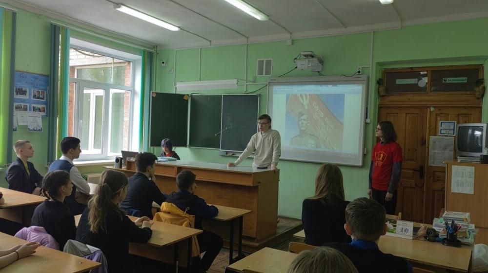 Смоленские комсомольцы провели уроки патриотизма