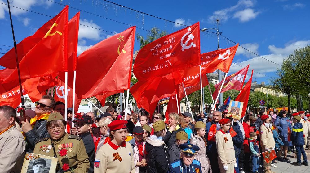 В Марий Эл отпраздновали День Победы возложением цветов и автопробегом