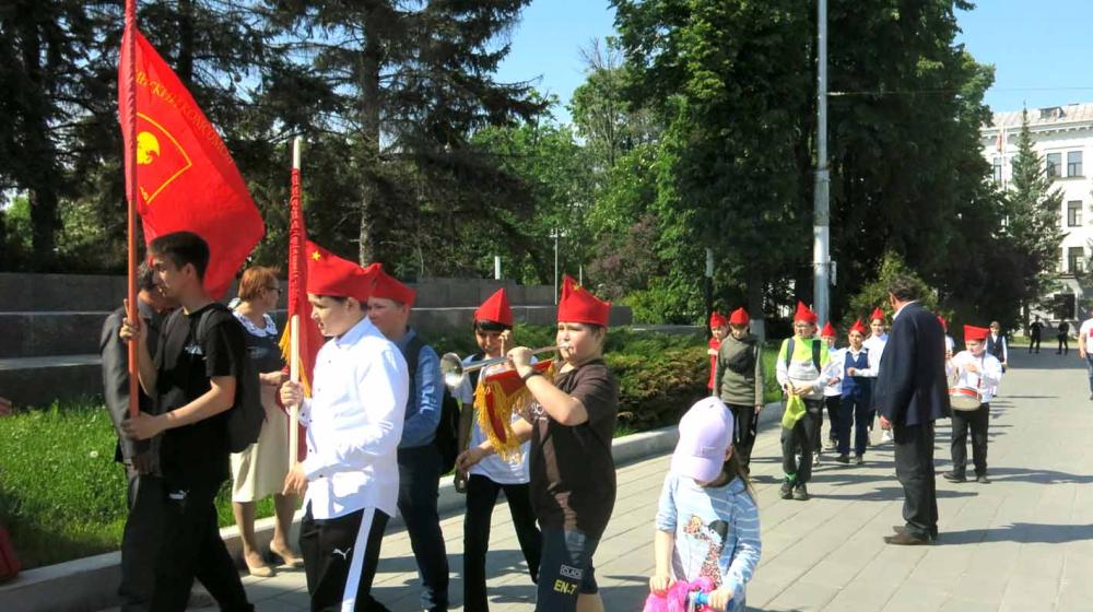 В Чувашии приём в пионеры состоялся у памятника В.И. Ленину