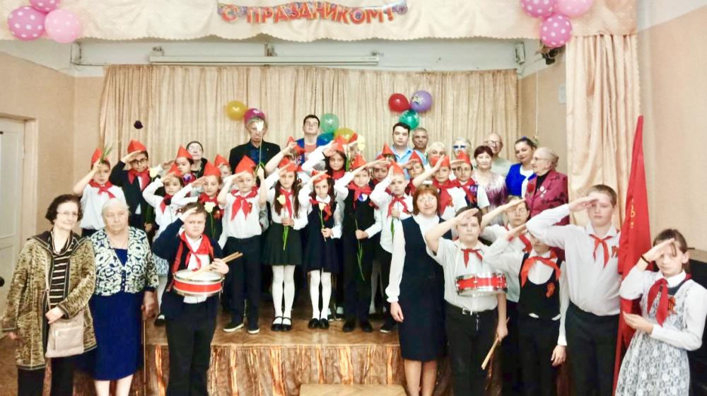 В Тульской области коммунисты продолжают массовый приём школьников в пионеры