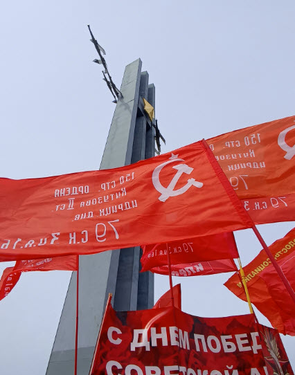 Саратовские коммунисты и комсомольцы отметили День Победы