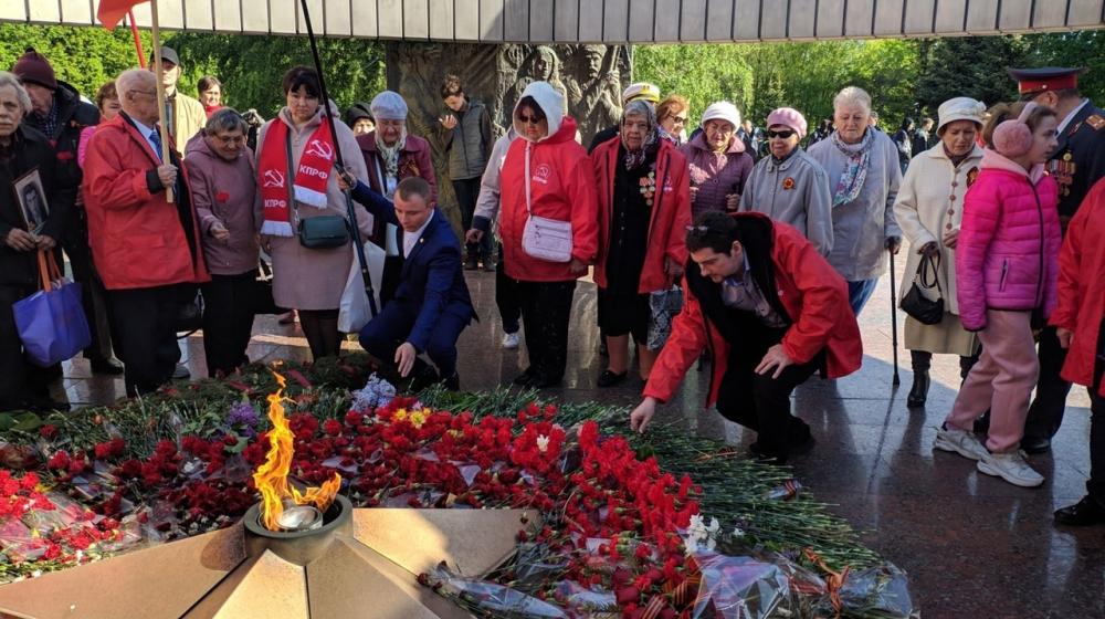 Коммунисты Тольятти почтили память воинов, павших в борьбе против фашизма