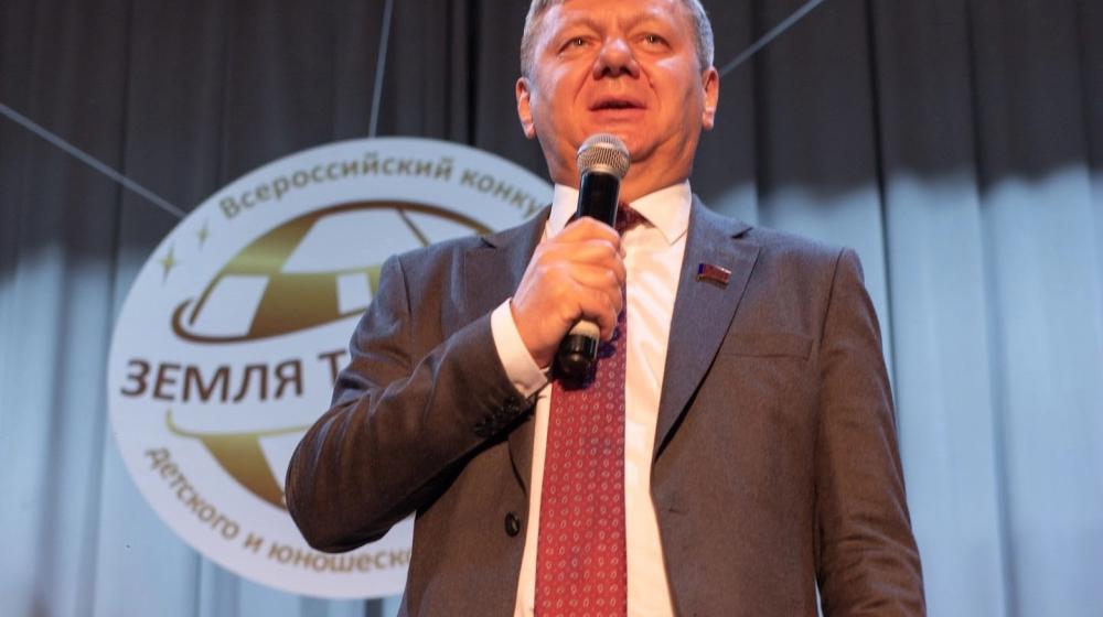 Дмитрий Новиков поздравил победителей регионального отборочного тура конкурса «Земля талантов» в Тюмени