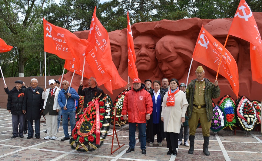 Коммунисты Калмыкии отметили День Победы