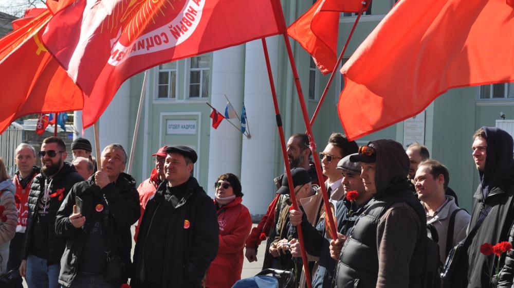 Санкт-Петербург. Красная первомайская акция у памятника первой маевке