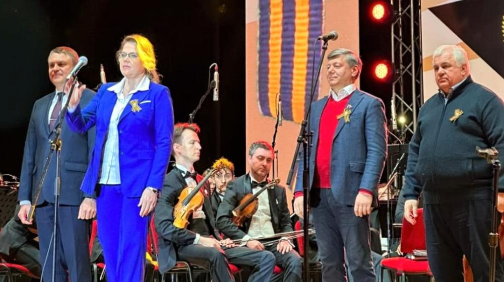 Дмитрий Новиков и Казбек Тайсаев приняли участие в праздновании Дня Великой Победы в Луганске