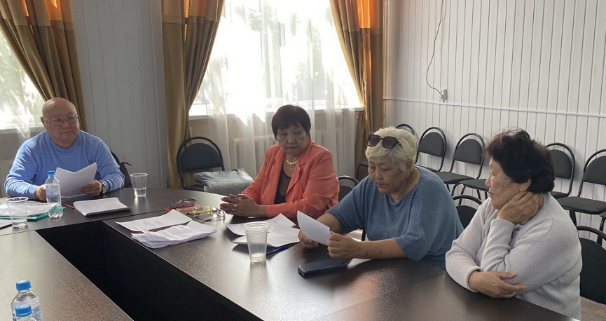 Калмыкия: глава фракции КРО КПРФ в Народном Хурале взял на контроль проблемы юстинцев