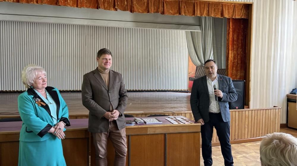 Крымские коммунисты наградили ветеранов труда и ГУП РК «Крымтроллеуйбус» юбилейными медалями «100 лет СССР»