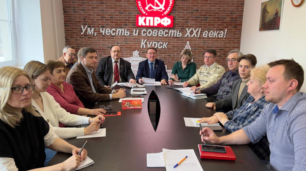 Н.Н. Иванов провел политзанятие в школе партийной-политического просвещения для аппарата