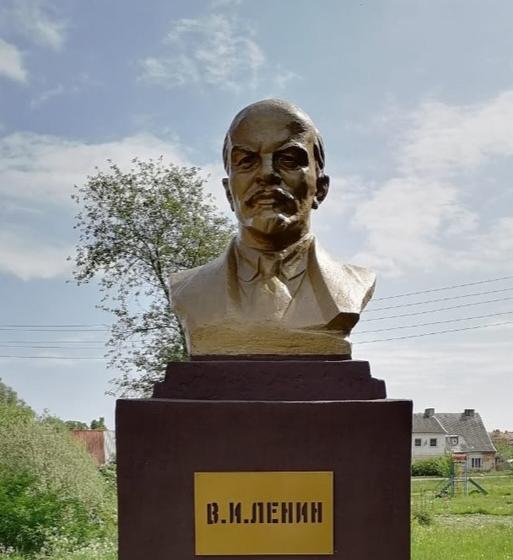 В Калининграде коммунисты отремонтировали памятник Ленину