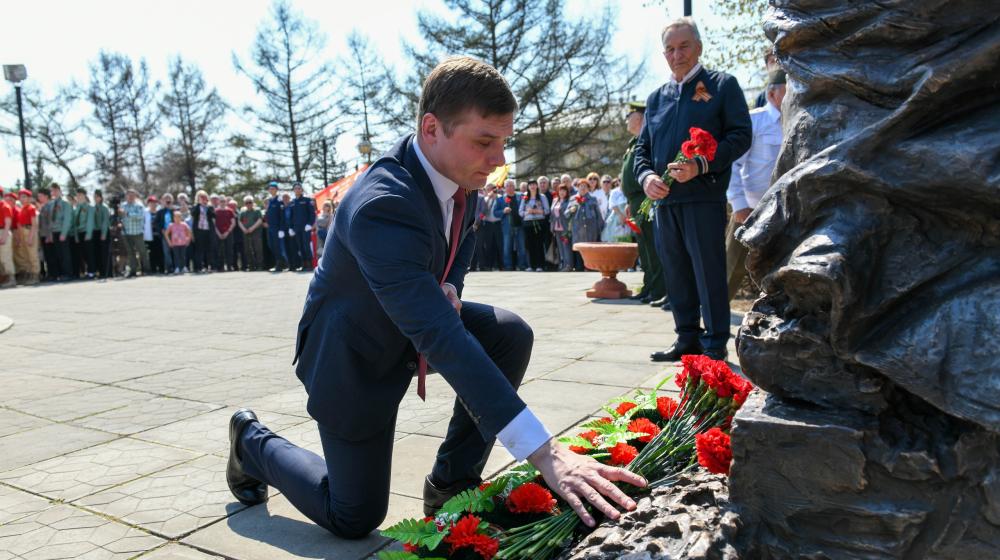 В преддверии Дня Победы глава Хакасии коммунист Валентин Коновалов почтил память погибших в годы Великой Отечественной войны