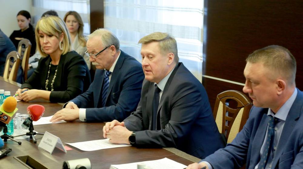 Анатолий Локоть обсудил перспективы сотрудничества с Генеральным консулом Китайской Народной Республики