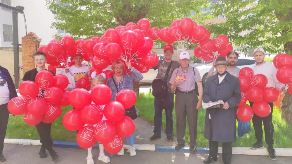 В Красноярском крае КПРФ проводит акции в честь Дня защиты детей