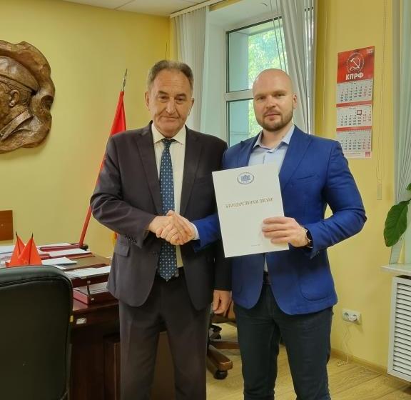 Депутат Государственной Думы Николай Васильев вручил Благодарственные письма за участие в формировании гуманитарного конвоя