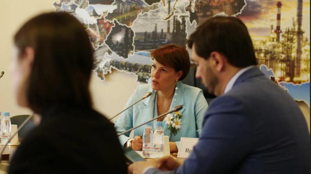 Ирина Филатова провела в Госдуме заседание экспертного совета по развитию конкуренции в сфере фармацевтической деятельности