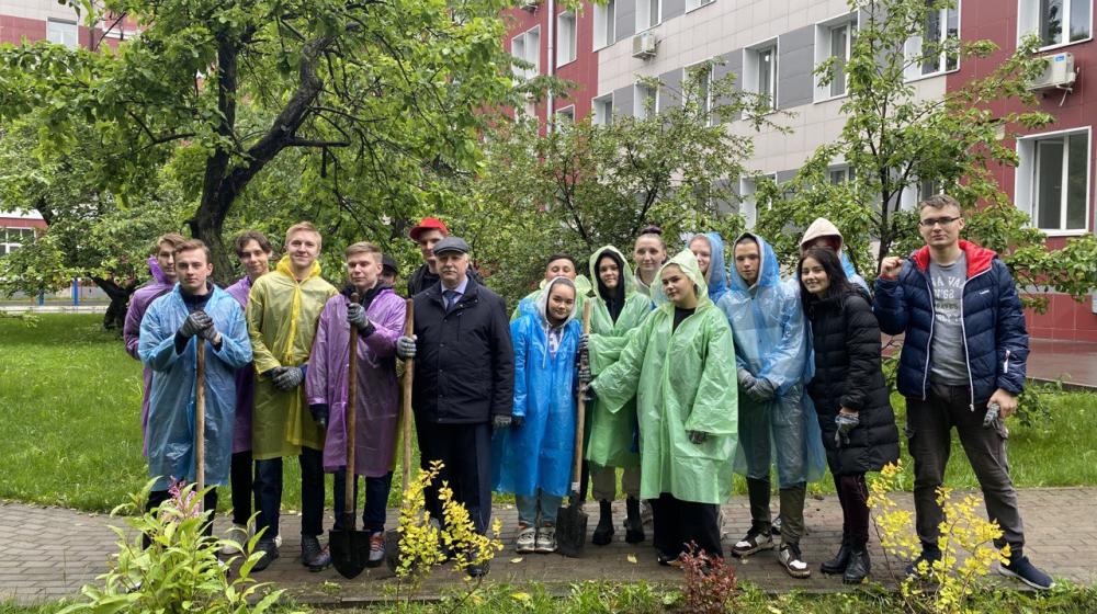 Московские коммунисты и комсомольцы посетили столичный центр содействия семейному воспитанию "Наш дом"